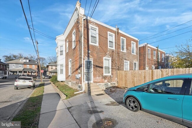 Building Photo - 419 S 4th St