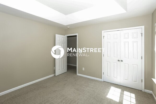 Building Photo - 4 Bedroom Pet-Friendly Home in Charlotte, NC with Main Street Renewal