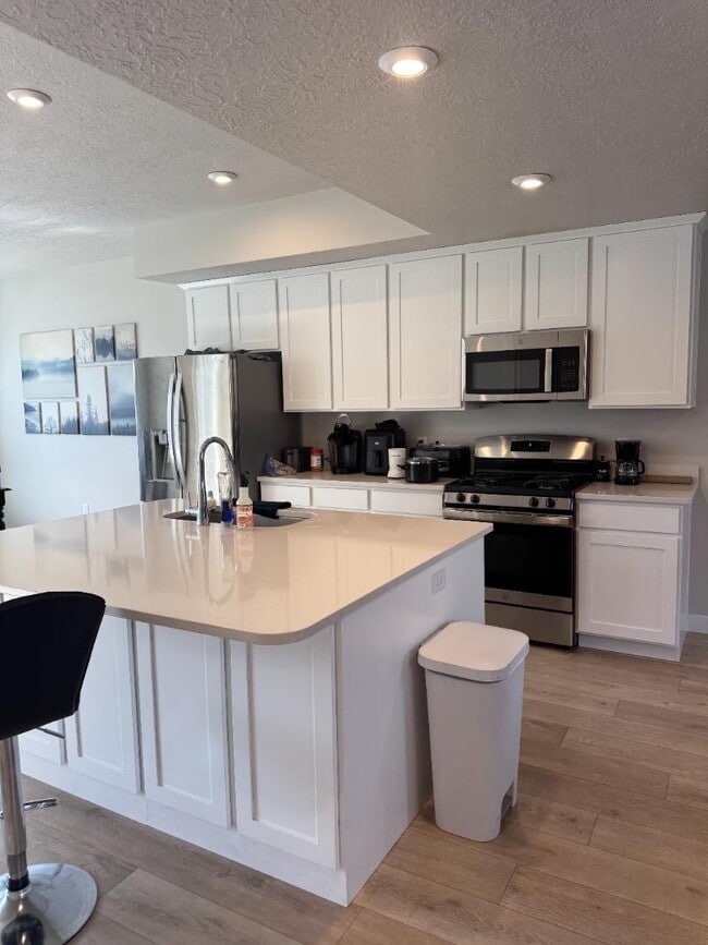 Building Photo - 983 W 420 S