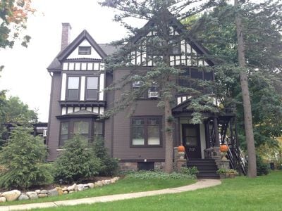 Building Photo - 717 W Huron St