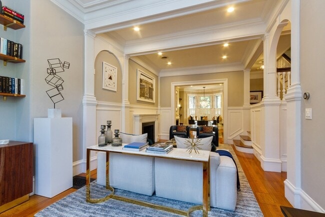 Building Photo - 27 Hereford St