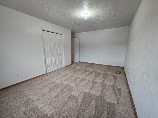 Building Photo - 535 New Alexandria Rd