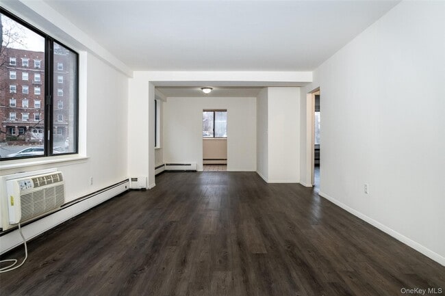 Building Photo - 7 Lake St