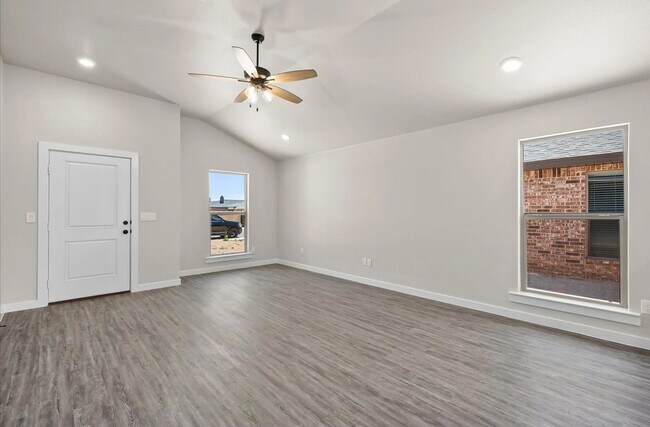 Building Photo - Willowbend for the Holidays!!!