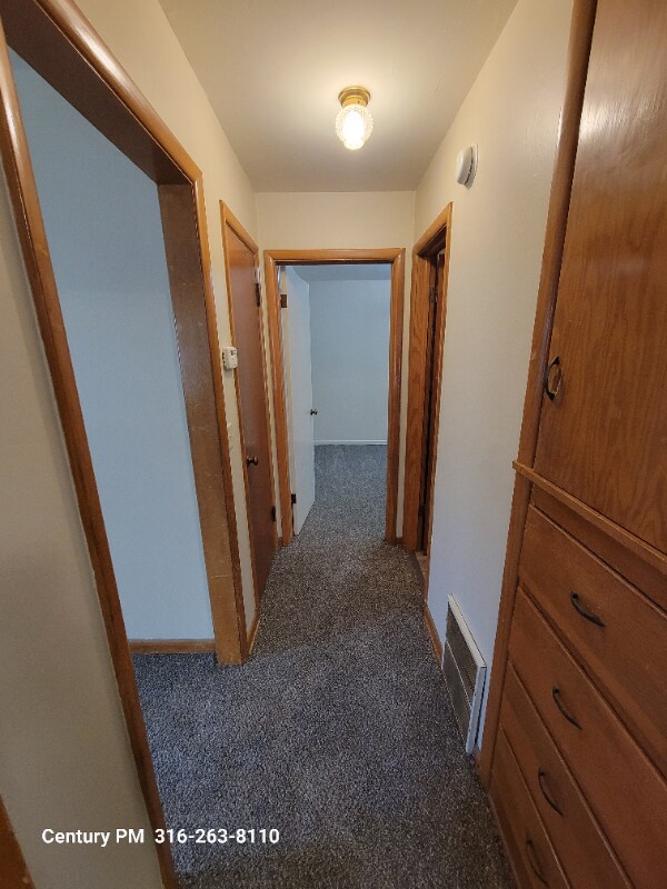 Building Photo - 244 N Fern St