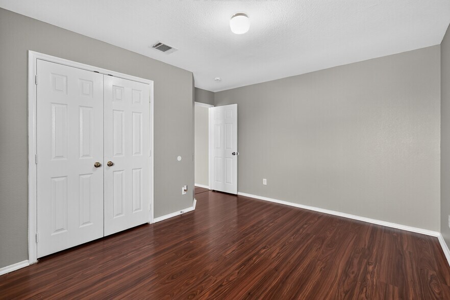 Building Photo - 217 Pinewood Trl