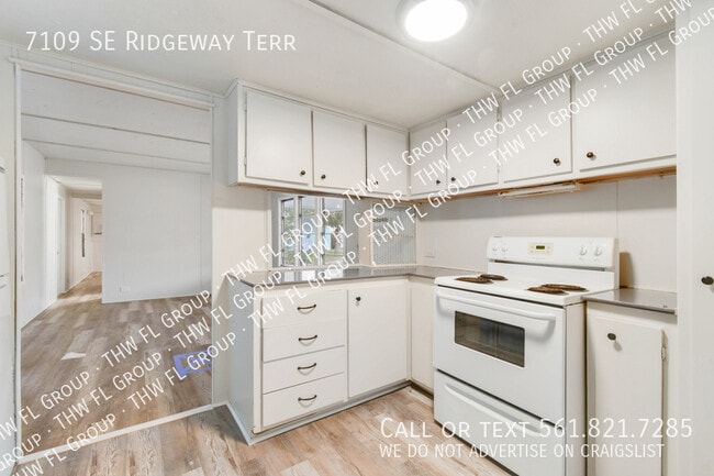 Building Photo - 7109 SE Ridgeway Terrace