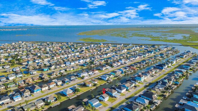 Building Photo - Waterfront Rental
