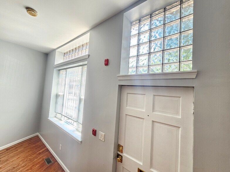 Building Photo - 930 E Passyunk Ave