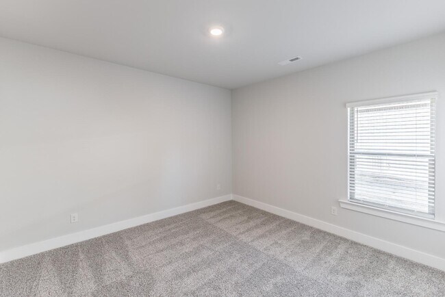 Building Photo - 6027 Margie Collins Dr SE