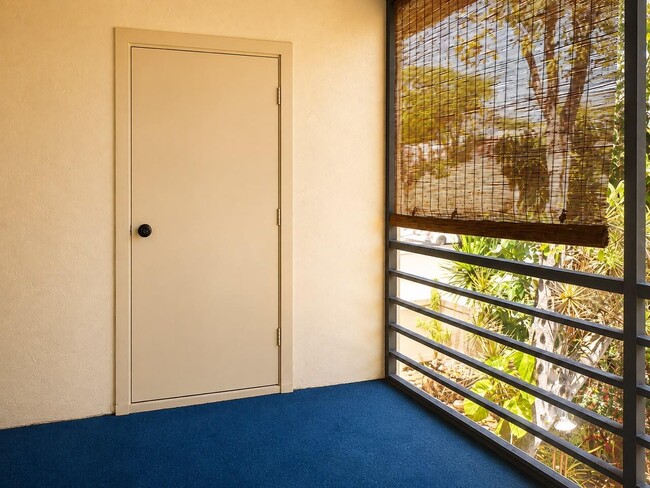 Building Photo - 138 S Cypress Rd