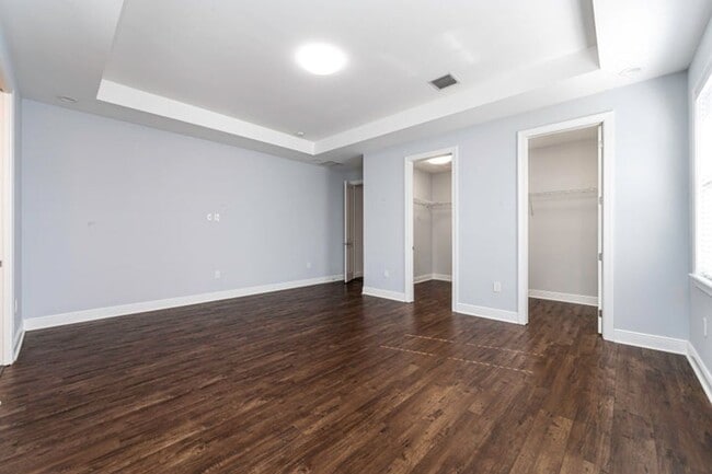 Building Photo - 1031 NE 13th Ave