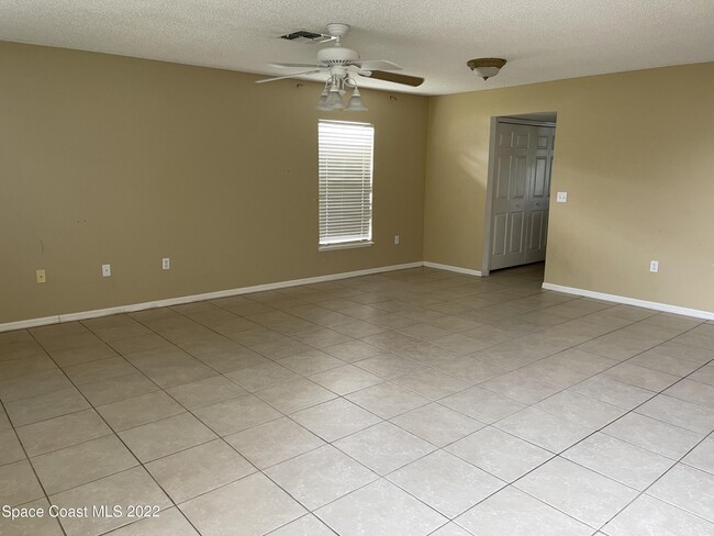 Building Photo - 1666 Sawgrass Dr SW