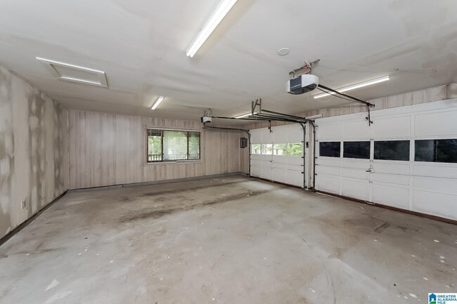 Building Photo - 2064 Edenwood Dr