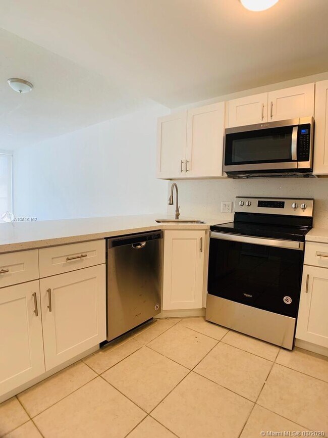 Building Photo - 2345 NE 135th St