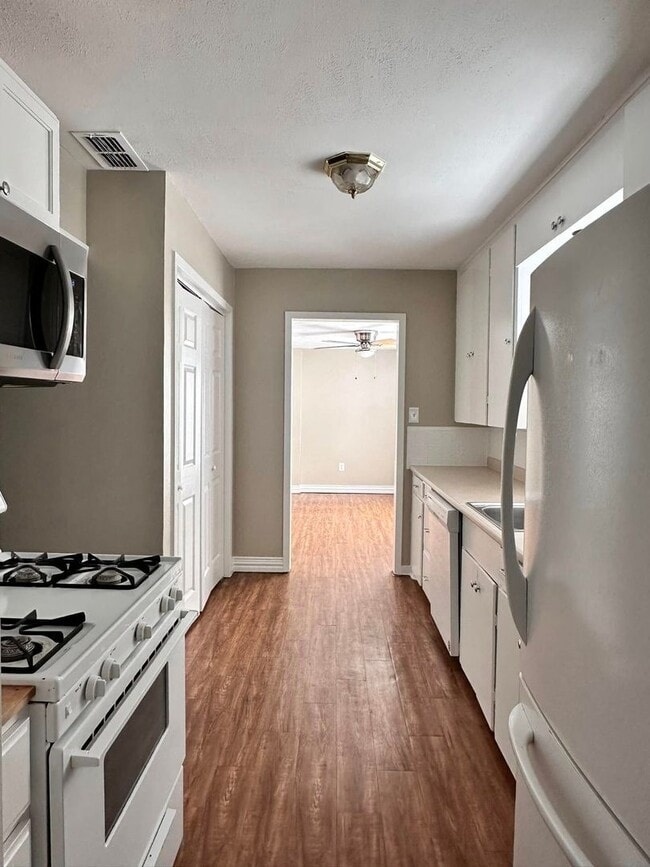 Building Photo - 3 Bedroom 2 bath in Faith Village