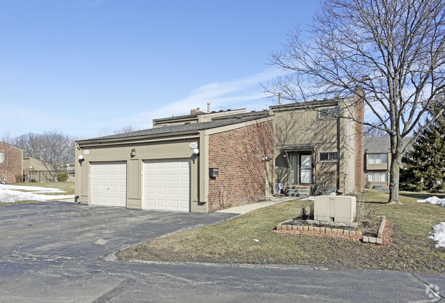 Building Photo - Woodvale Townhome Condos