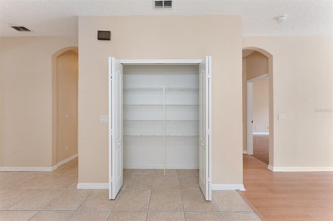 Building Photo - 207 Little Creek Ln