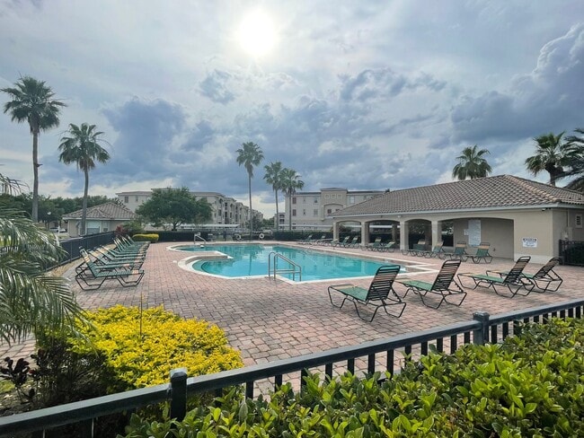 Building Photo - Affordable Elegance! 3 Bed 2 Bath Condo in...