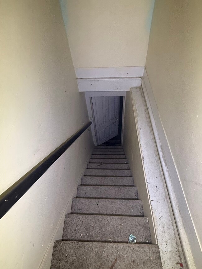 Building Photo - 206 Masters St