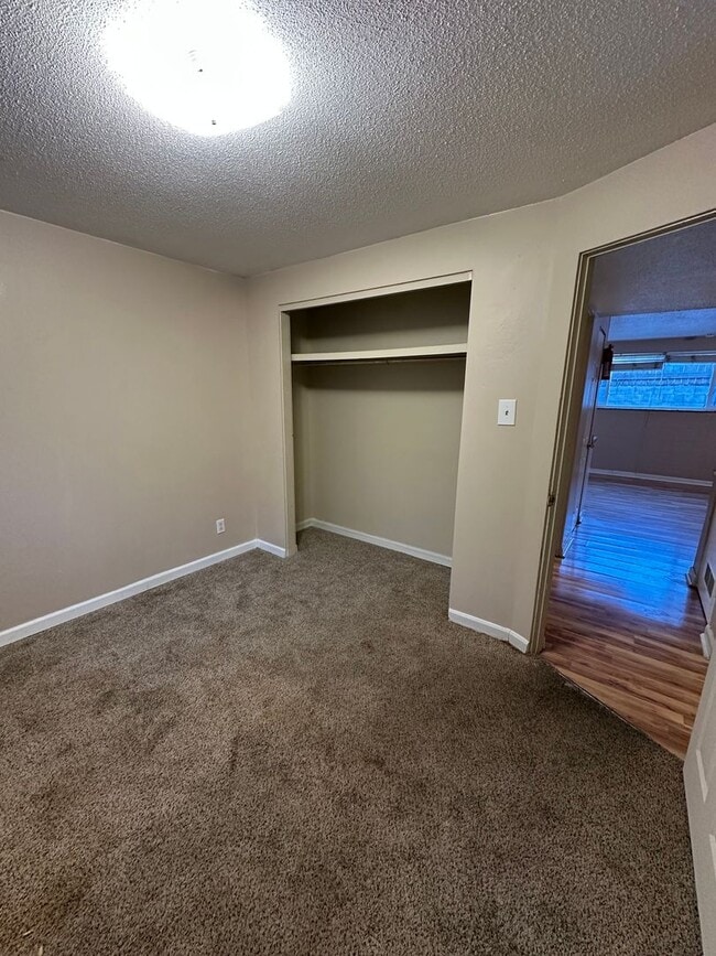 Building Photo - KM1517