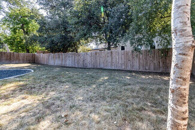 Building Photo - 210 Dumoulin Ave