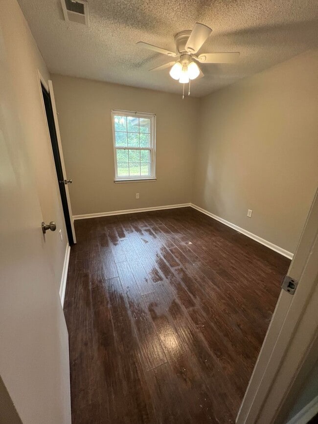 Building Photo - 226 Sequoia Cir