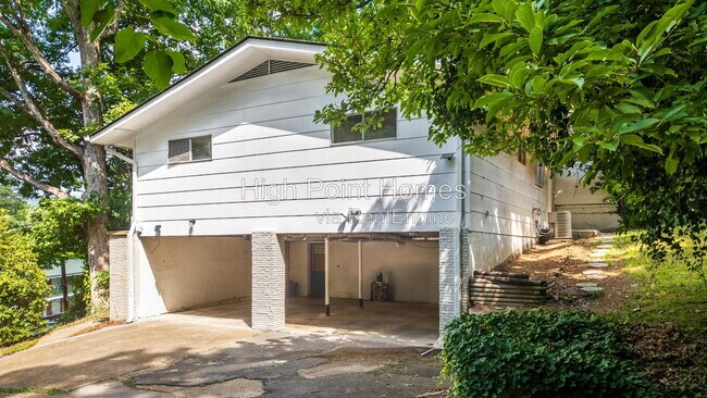 Building Photo - 204 Valley View Ave