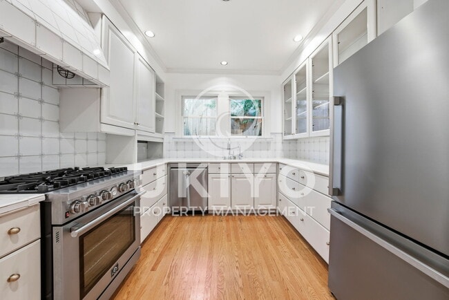 Building Photo - 860 Portal Ave