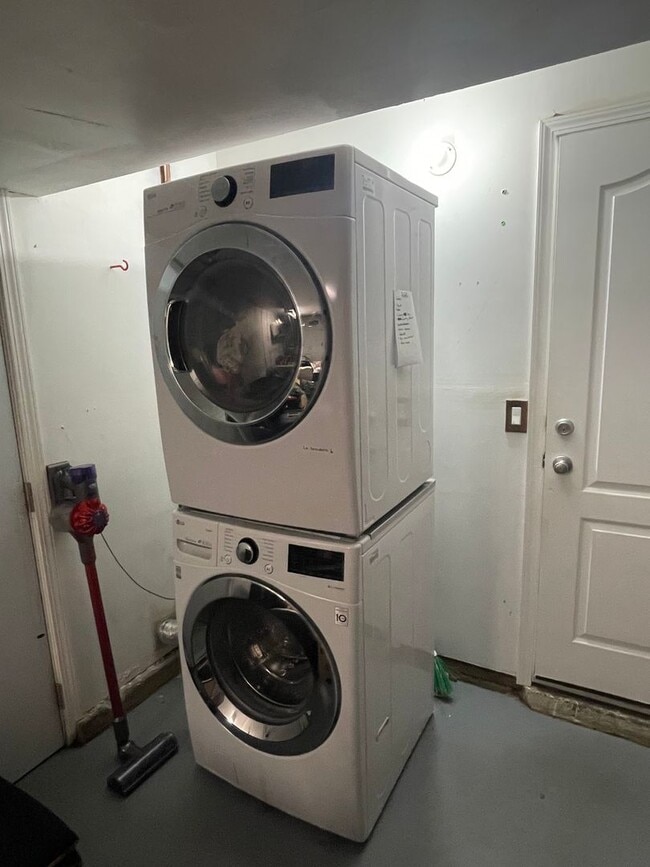 Building Photo - 1833 Nash Dr