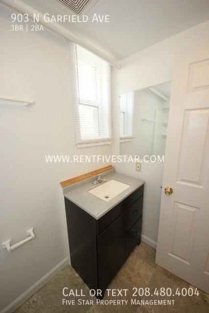 Building Photo - 903 N Garfield Ave