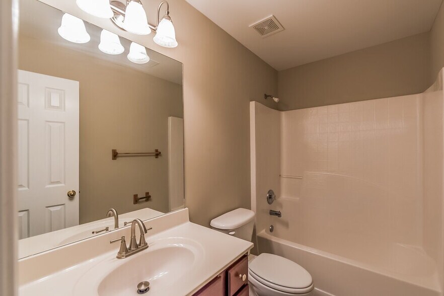 Building Photo - 6049 Brookmere Ln SE