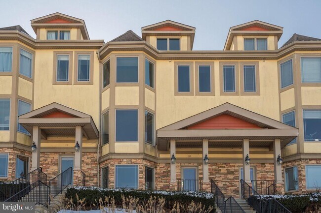 Building Photo - Luxury Townhome Living in West Conshohocken | $3,500/Month