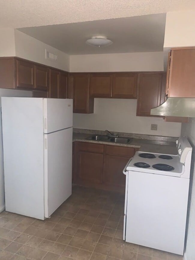 Building Photo - 1 Bedroom Condo In Central Las Vegas