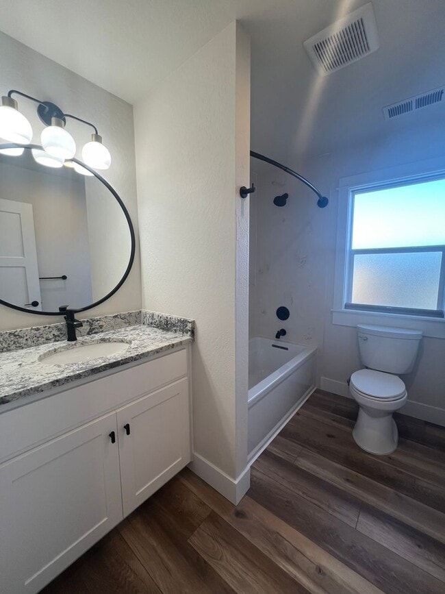 Building Photo - Charming three bedroom townhouse in the heart of Talent! | Available Mid May