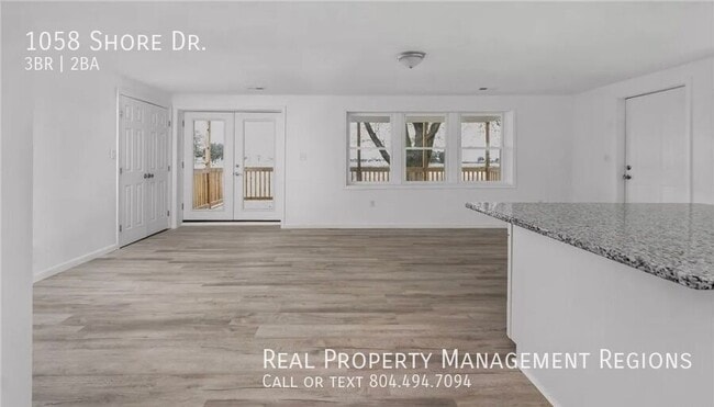 Building Photo - 1058 Shore Dr