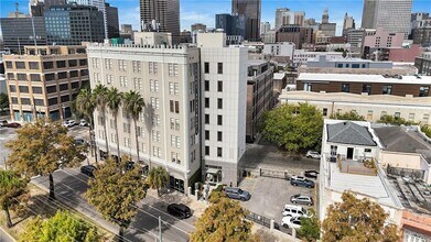 Building Photo - 833 Howard Ave