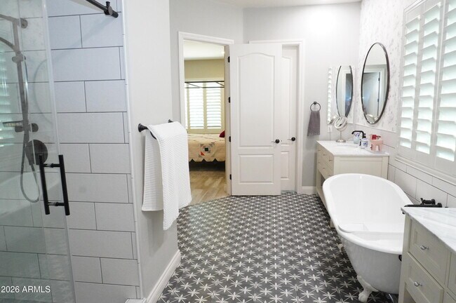 Building Photo - 2910 E Wildhorse Dr
