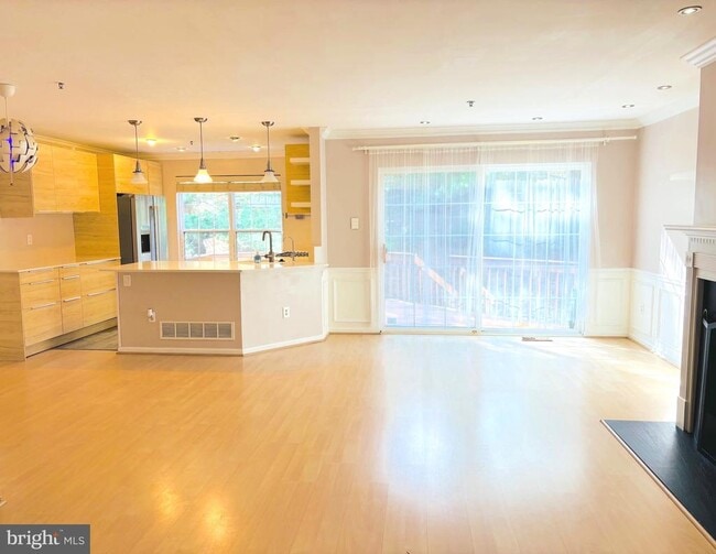 Building Photo - 9 Essex Ct