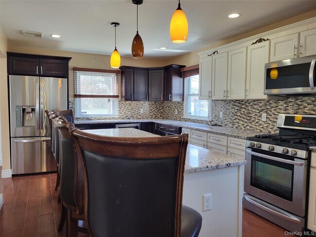 Building Photo - 20 Scott Dr