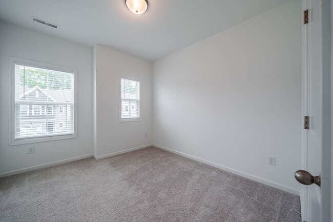 Building Photo - 838 Oak Center Dr