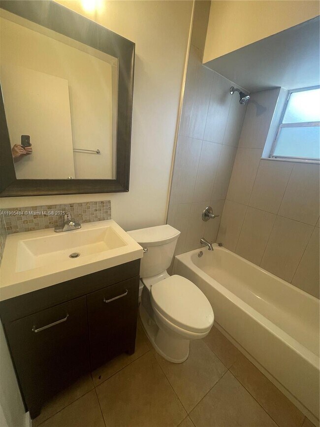 Building Photo - 2884 SW 19th Pl