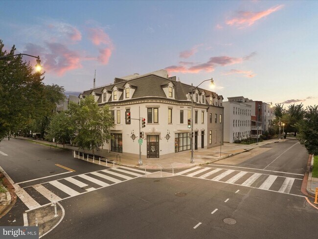 Building Photo - 770 Park Rd NW