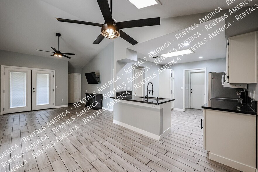 Building Photo - 1631 E Javelina Cir