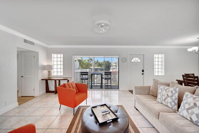 Building Photo - 2724 NE 14th St