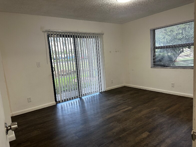 Building Photo - 10871 NW 45th St