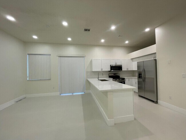 Building Photo - 1806 NW 98th Ave