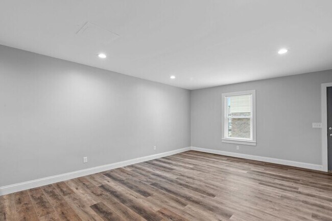 Building Photo - 1119 Columbus Cir