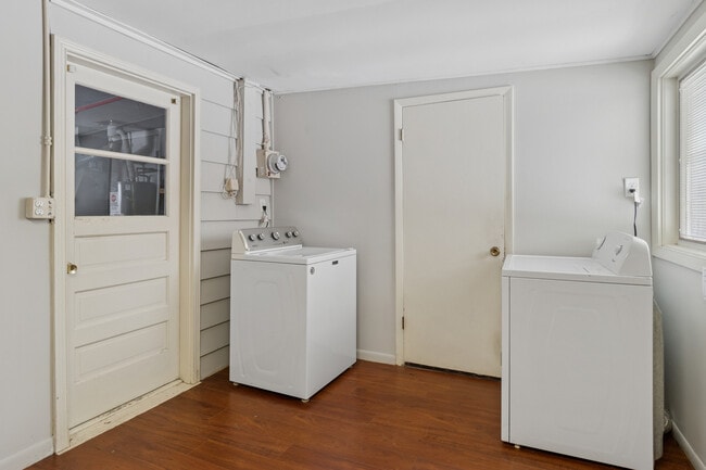 Building Photo - 1902 N Washington St