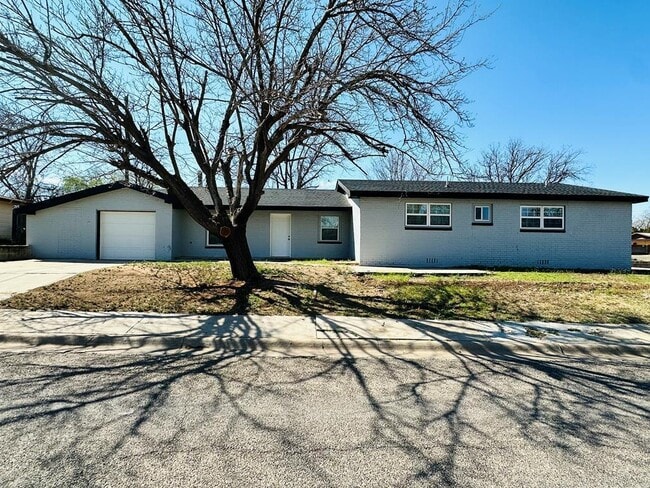 Building Photo - 1408 Stadium Ave